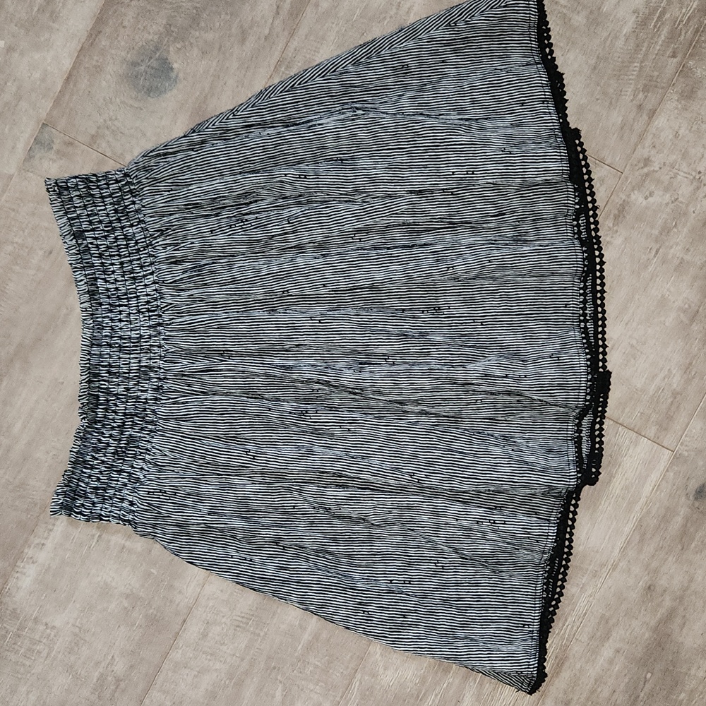 Old Navy Black and White Stripe Skirt